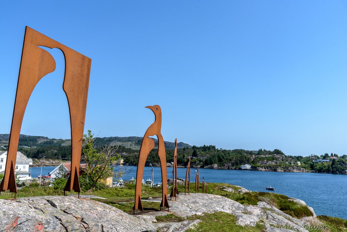 Pinguin-Skulptur bei Glesvaer
