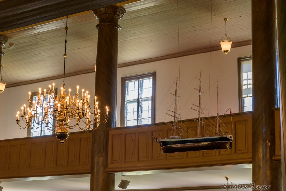 in Mandal schwebt ein Kirchenschiff